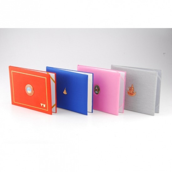 สั่งทำปกปริญญาบัตร สั่งทำปกปริญญาบัตร  ปกปริญญาบัตร จุฬา  ปกใบปริญญา  แฟ้มรับปริญญา  ปกใบประกาศนียบัตร  ปกใส่ประกาศนียบัตร ราคาถูก  ร้านทำปกปริญญาบัตร เสาชิงช้า 