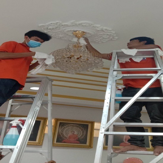 ทำความสะอาดโคมไฟระย้า โคราช ทำความสะอาดโคมไฟระย้า โคราช  ทำความสะอาดโคมไฟแชนเดอเลีย 